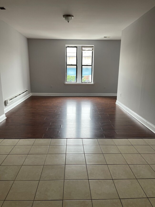 Photo - 5849 Market St