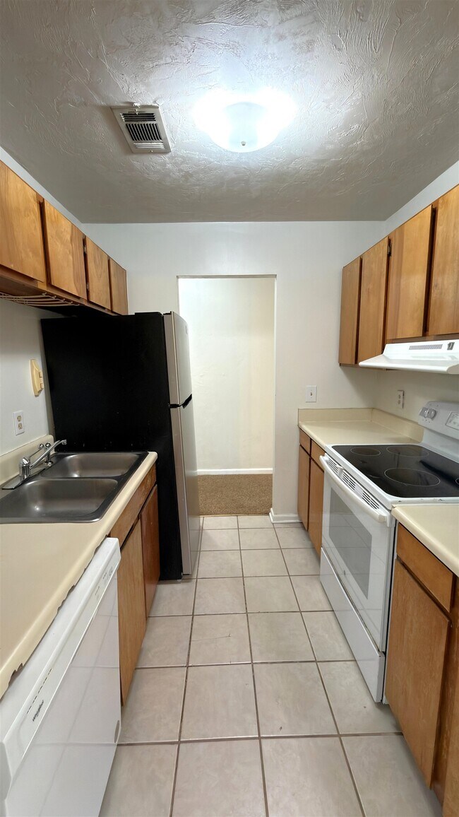 Photo - 1315 Airport Dr