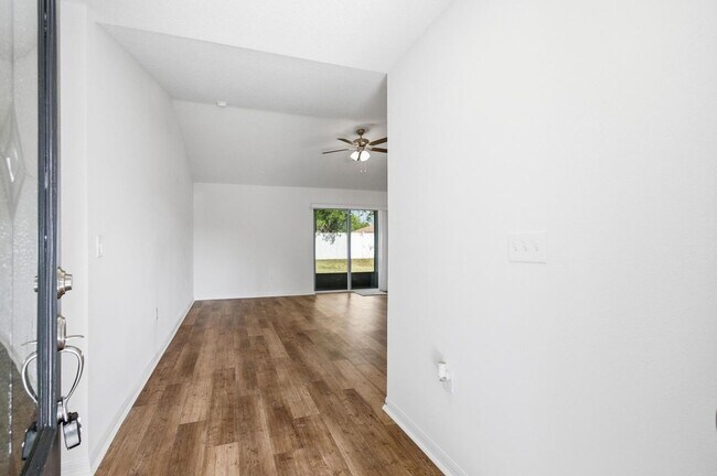 Photo - 15 Rivera Ln