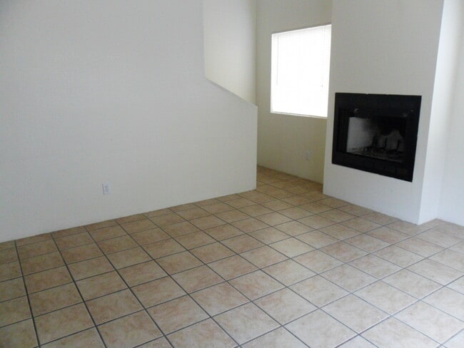 Photo - 1133 E Elm St Unit #2 - 5 Bed