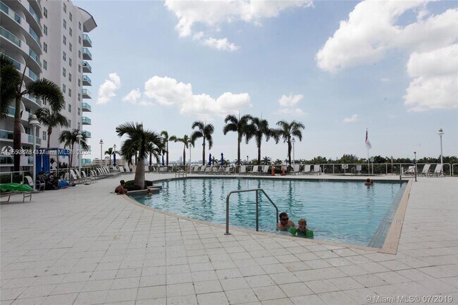 7900 Harbor Island Dr