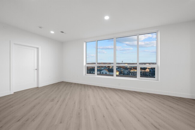 Photo - 17 AVENUE E Unidad 307