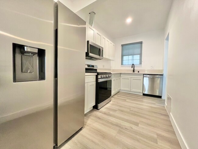Photo - Newly Renovated Spanish Villa Apartment H...