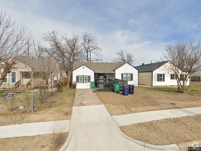 Building Photo - 305 SW 45th St Rental