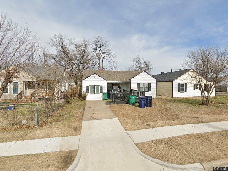 Photo - 305 SW 45th St House