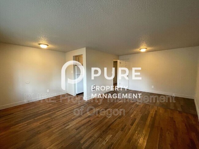 Photo - 18411 E Burnside St Unit 108