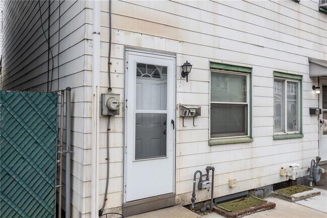816 1/2 North Ave