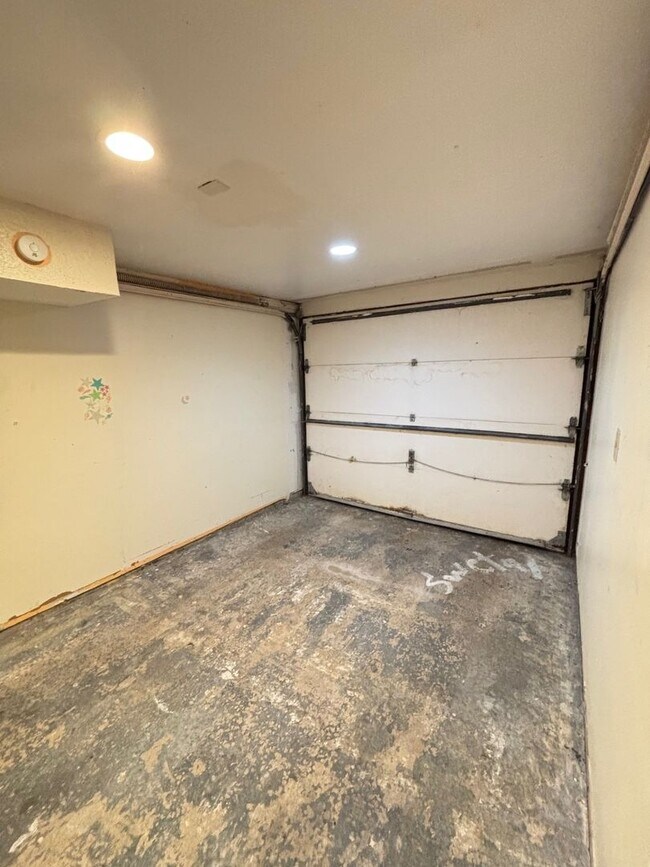 Photo - 801 W Stoughton Street