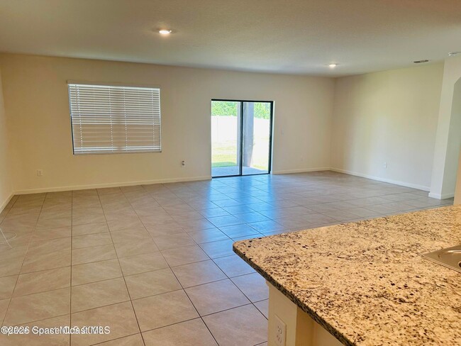 Photo - 519 Old Country Rd S E