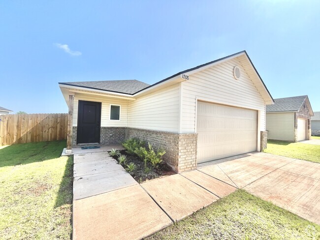 Building Photo - 1208 Clydesdale Dr Rental