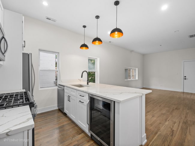 Photo - 2142 N Maplewood Ave Unit 2R