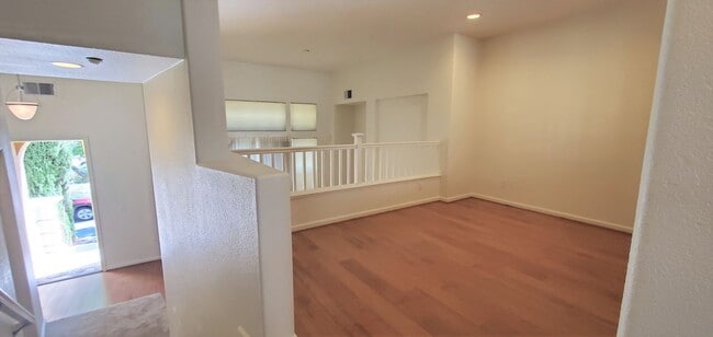 571 Moreland Way