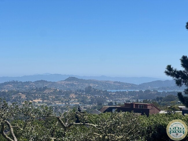 Photo - Tranquil & Sun Drenched 3BR|3BR in Heart o...