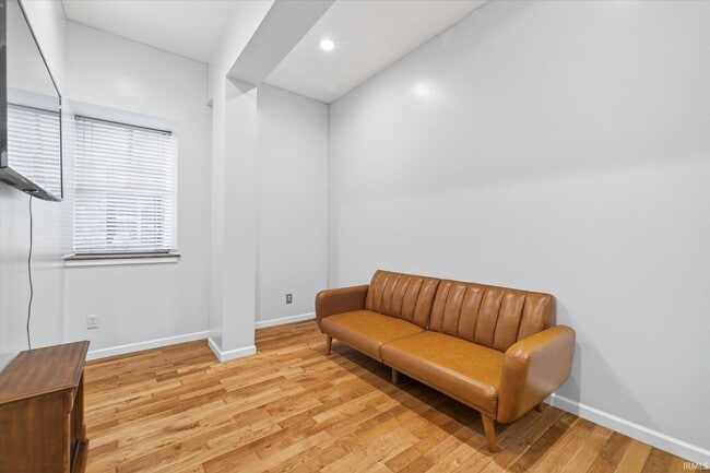 Photo - 2 bed, 2 bath Downtown Bloomington