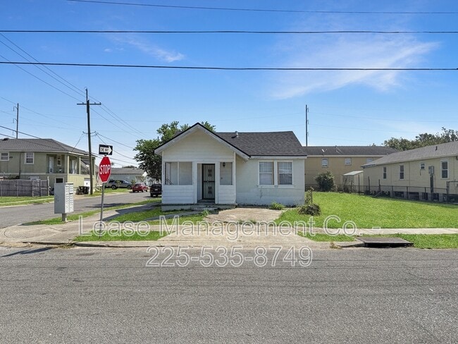 Building Photo - 2633 New Orleans St Rental