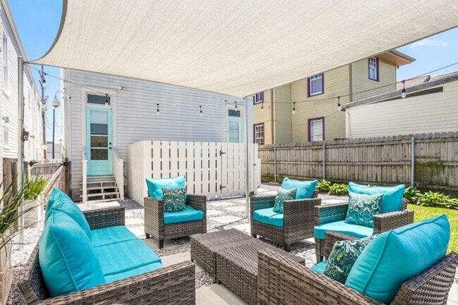 Photo - 2434 Valence St Unit ID1268192P