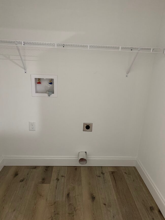 Laundry hookups - 202 19th street B