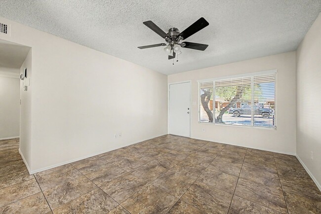 Photo - Beautiful 3 Bedroom Home with Large Grass Yard