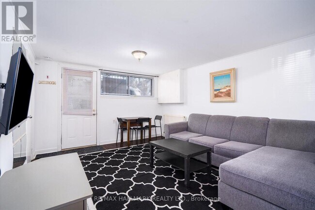 Photo - 224 Pickering St Unité Lower 1