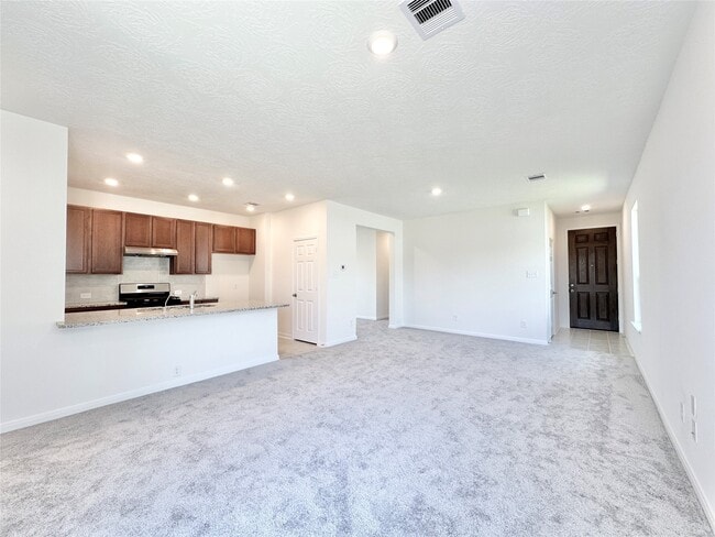 Photo - 562 Broken Boulder St