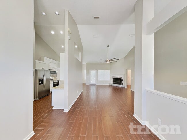 Photo - 843 Magic Cove Ln