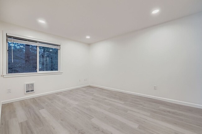 Photo - Beautiful 2Bed/1.75Bath in an Exclusive Community in the heart of Kirkland! Unit E222