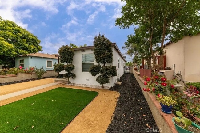 Photo - 218 E Hullett St