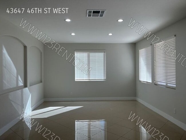 Photo - 43647 46th St W