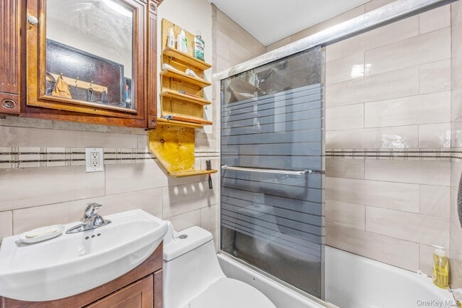 Photo - 42-39 Elbertson St