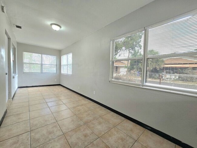 Photo - 824 N Florence Ave