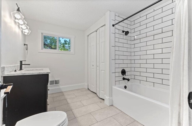 Photo - 606 Cromwell Ave