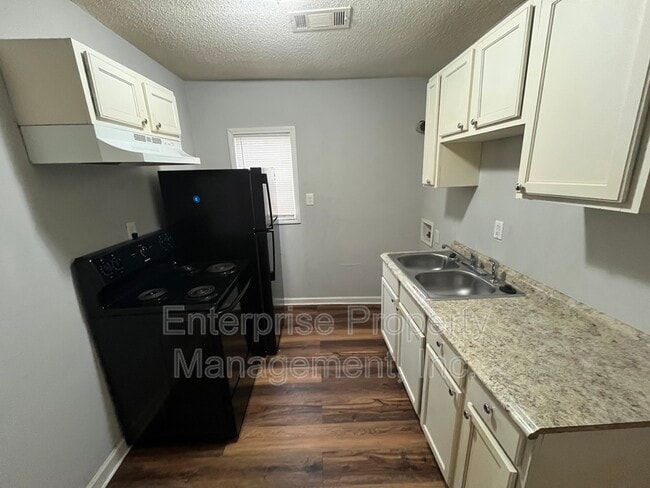 Photo - 677 Buntyn St