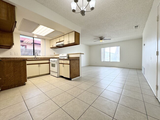 Building Photo - AVAILABLE NOW!!! 2 Bedroom / 2 Bath Apartment in Cathedral City! Unit 02