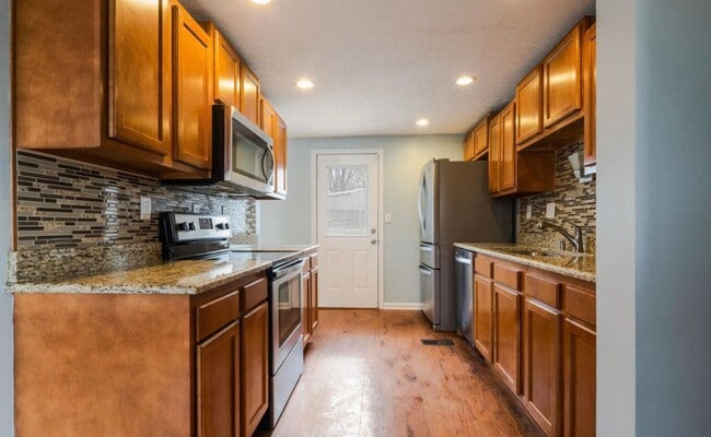 Photo - Newly Renovated Hillview Bi-Level! House