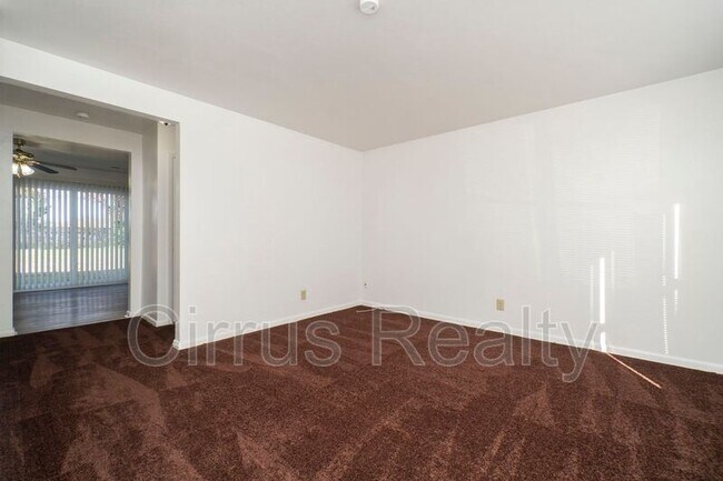 Photo - 2716 Peach St