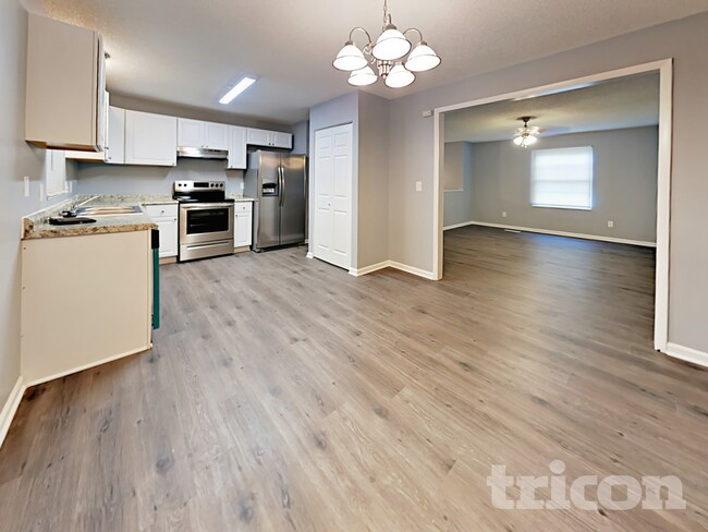 Photo - 111 Woodspur Rd