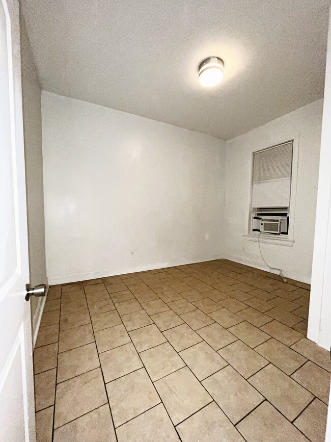 Photo - 1613 N Allison St