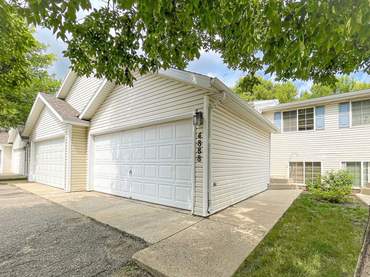 Charming 3-Bedroom Home in the Heart of Fargo - Charming 3-Bedroom Home in the Heart of Fargo