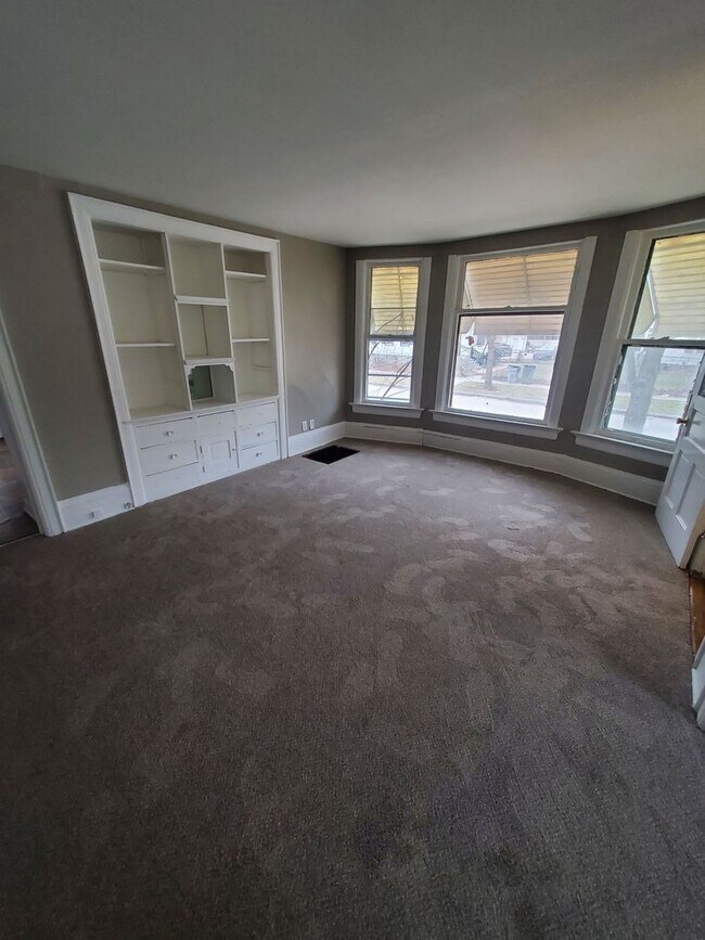 Photo - 141-143 W Hadley St Unit 143