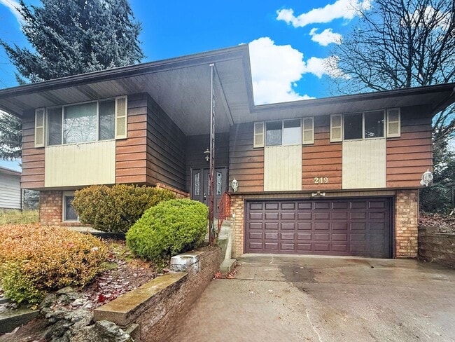 Beautifully Updated 3-Bed, 2-Bath Home – 2,088 Sq Ft with 2-Car Garage - Beautifully Updated 3-Bed, 2-Bath Home – 2,088 Sq Ft with 2-Car Garage