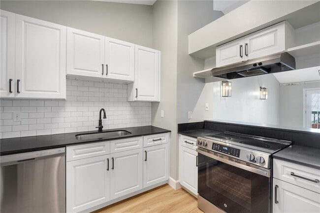Photo - 3002 W Cleveland St Unit B12