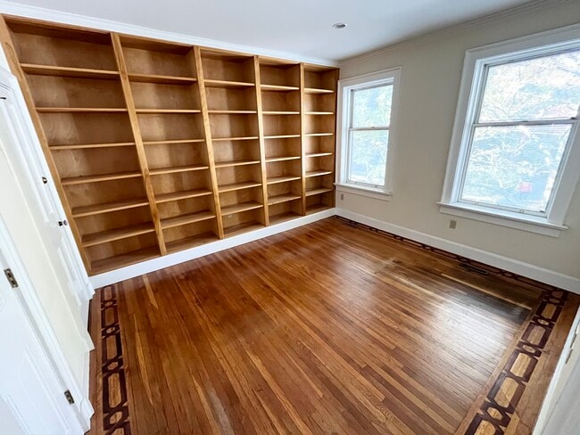 Photo - 409 Temple St