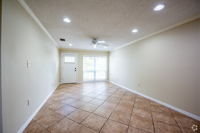 2BR, 1BA - 910SF - Living and Dining Room