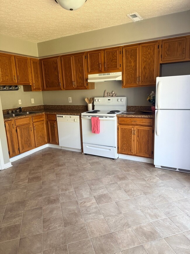 Building Photo - 16 Duiguid Dr