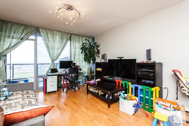 Photo - 100 E 14th St Unidad 2608