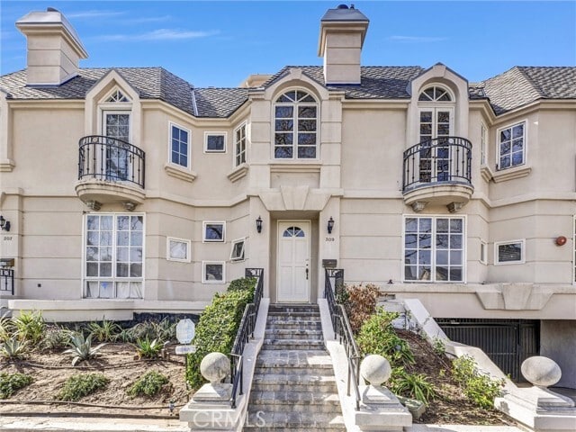 Photo - 309 N Almont Dr
