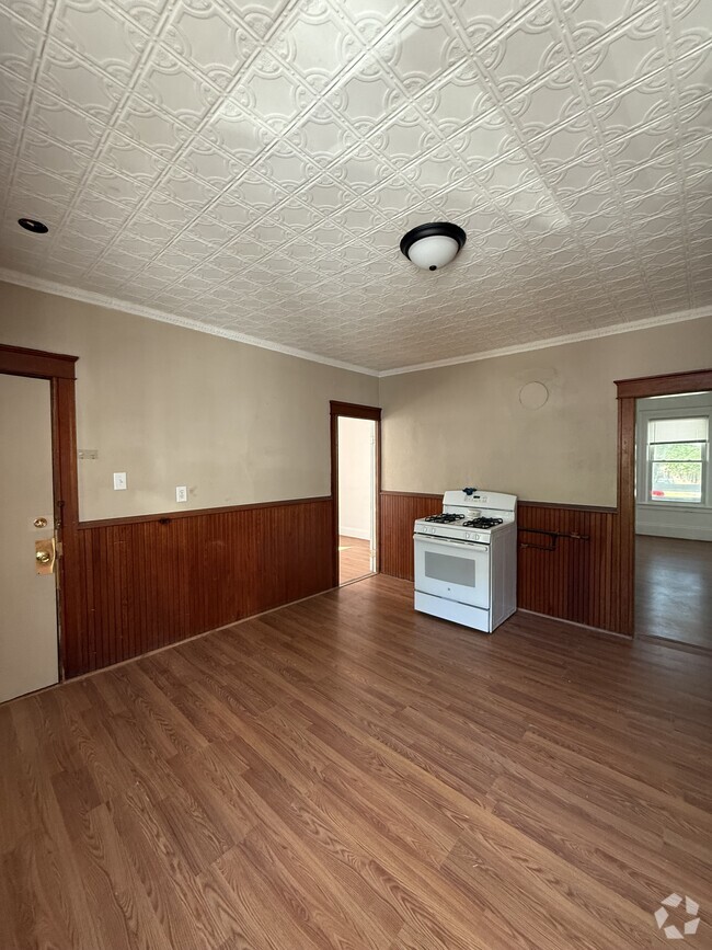Building Photo - 117 Earle St Unit 2nd Right Rental