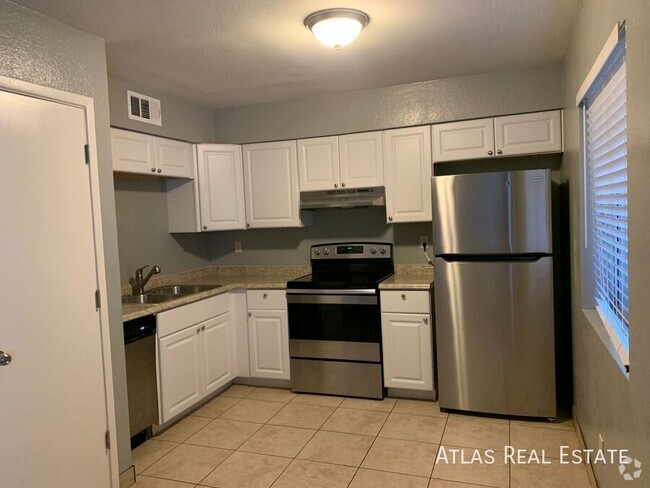 Building Photo - ***One Month Free***2 Bedroom 1 Bath close... Unit 202 Rental