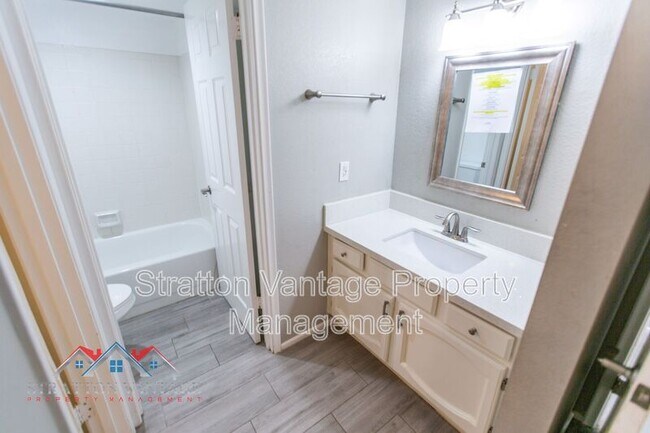 Photo - 1402 E Guadalupe Rd