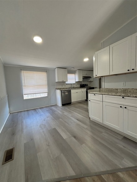 Photo - 16509 Brittany Way